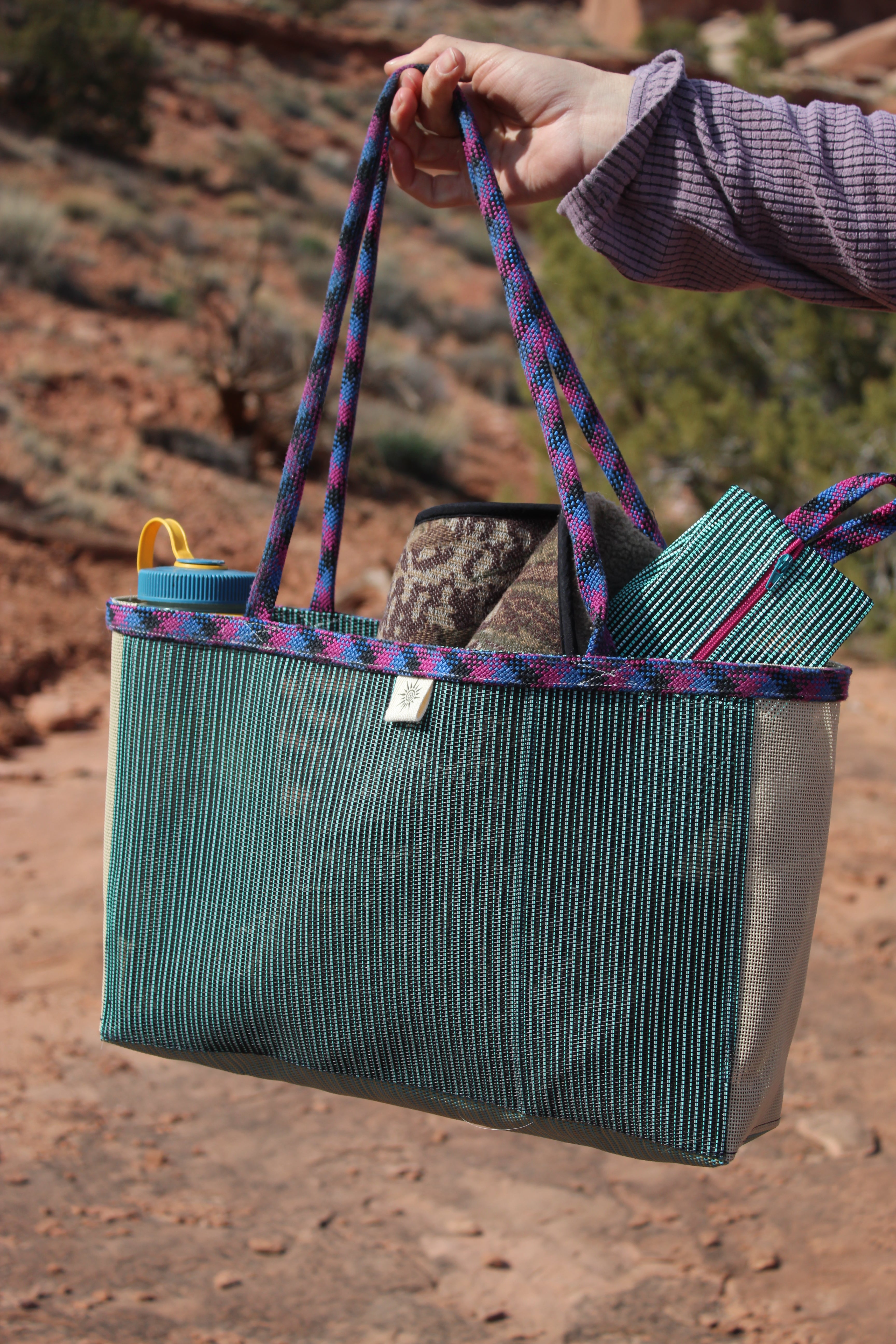 Wide tote